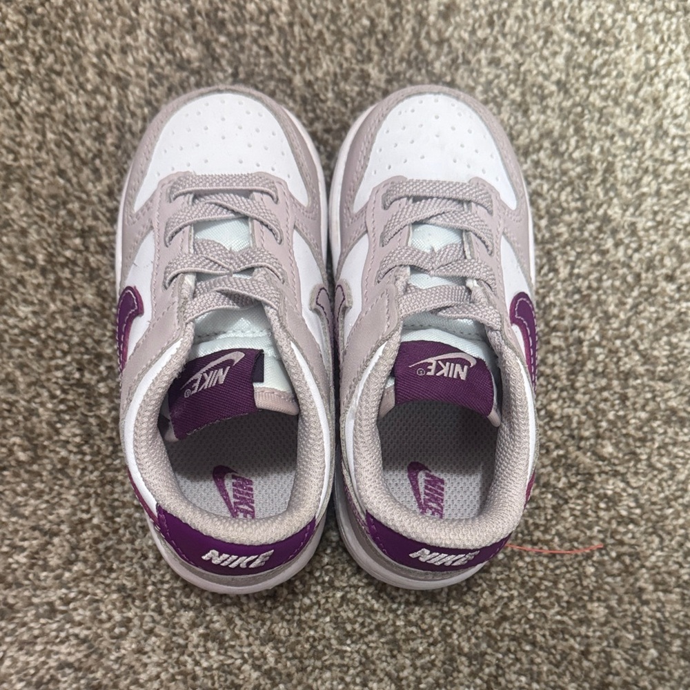 Nike Kids White and Purple Low-Top Sneakers with Light Mauve Overlays